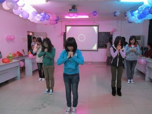 經濟與貿易學院組織秀靈校區學生開展2012迎新年茶話晚會
