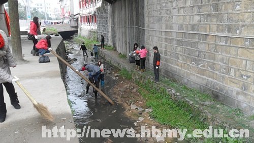 傳承雷鋒精神 參與志愿服務 構建和諧校園