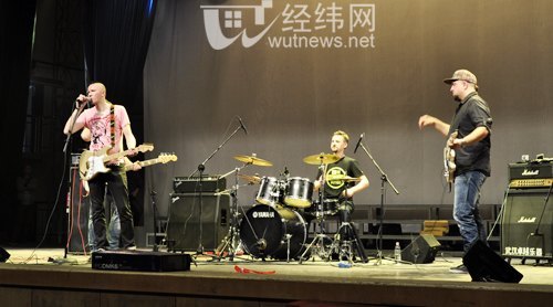 波蘭ROAN樂隊來武漢理工大學舉行演出