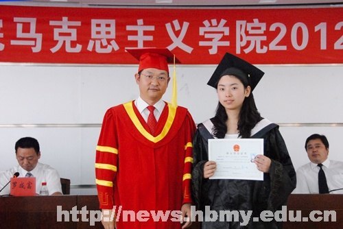 湖北民族學(xué)院2012屆五千余名畢業(yè)生今起踏上新征程