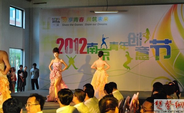設(shè)計(jì)學(xué)院畢業(yè)生作品閃耀2012南京青年創(chuàng)意節(jié)