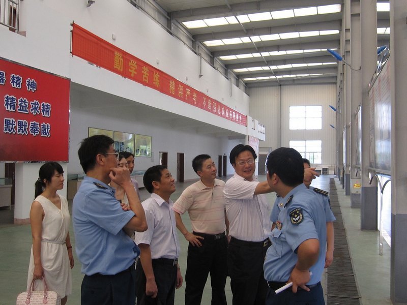 校黨委副書記蔡光興赴空軍預警學院參觀訪問