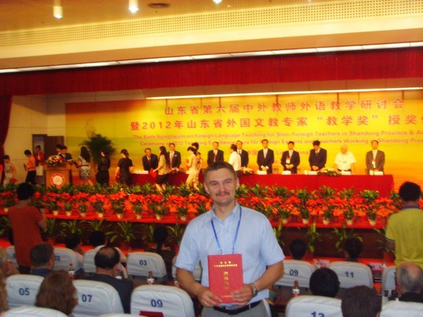 濰坊學院外教尤金榮獲2012年度山東省外國文教專家“教學獎”