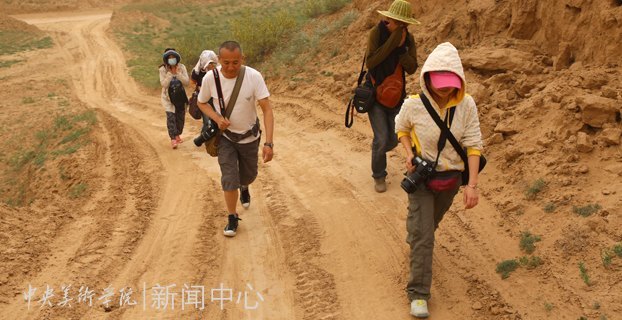 傳承文化 尋根延安:中央美術(shù)學(xué)院非物質(zhì)文化遺產(chǎn)研究中心師生赴延安考察