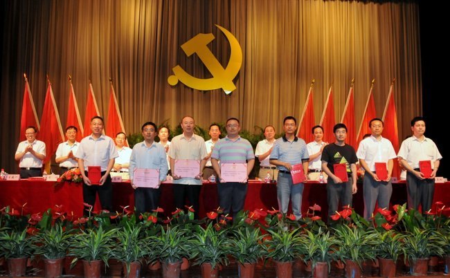 重溫黨史催奮進 創(chuàng)先爭優(yōu)促發(fā)展---常州工學院隆重舉行慶祝中國共產(chǎn)黨成立91周年暨創(chuàng)先爭優(yōu)活動表彰大會