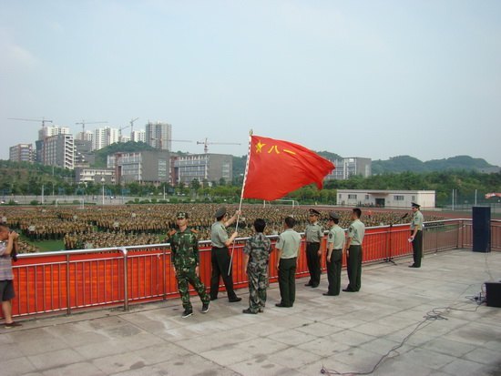 重慶醫(yī)科大學(xué)2011級學(xué)生軍訓(xùn)開訓(xùn)典禮順利舉行