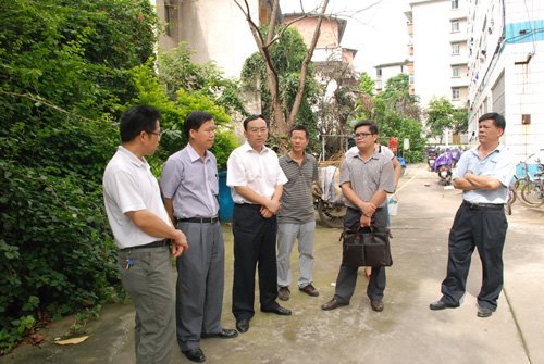 李仰智副院長到長崗校區(qū)學(xué)生公寓調(diào)研