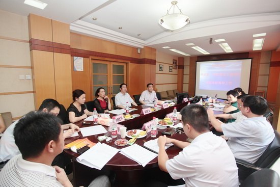 市紀委常委王建東來重慶醫科大學調研