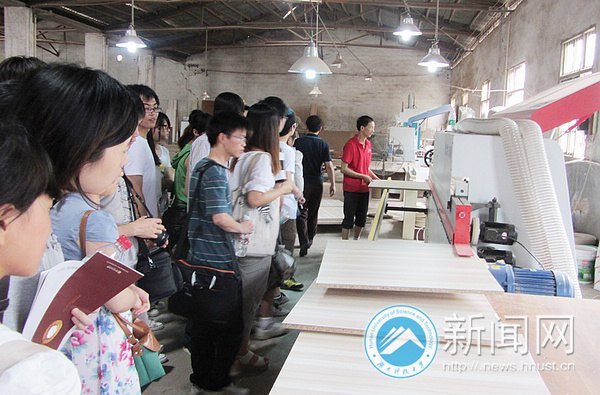 湖南科技大學工業設計專業與長沙嘉寶家具公司開展2012首期產學研合作課程