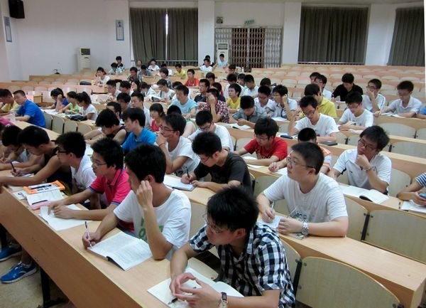 瀟湘學院免費為考研學子開設暑期數學輔導班