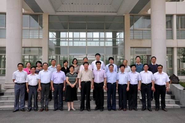 校黨委書記馬國防率團考察金陵科技學院