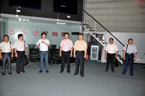 校黨委書記馬國防率團考察金陵科技學院