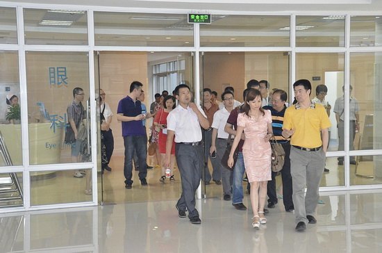 沙坪壩區衛生局領導及專家一行來大學城醫院參觀交流醫院信息化建設