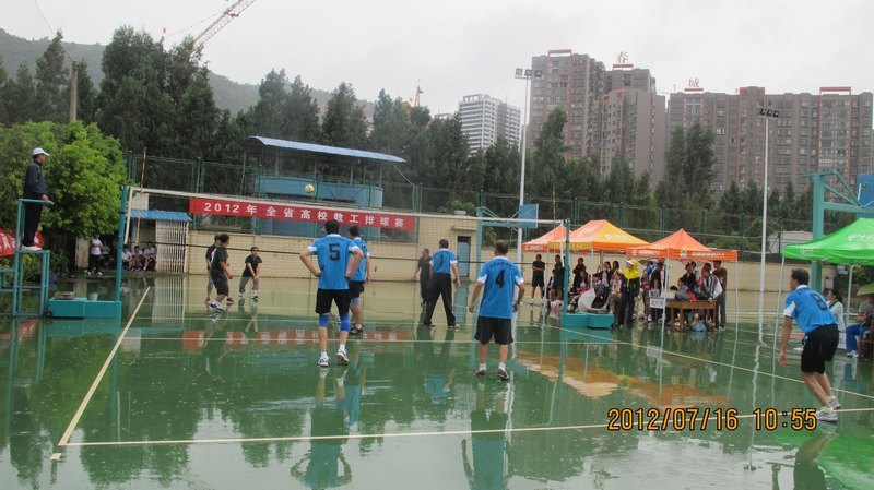 云南省高校教工排球賽在云南師范大學商學院激戰正酣