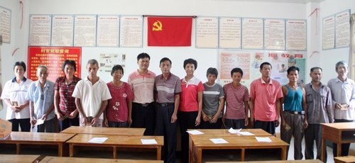惠州學院麻陂鎮曲潭村扶貧小組開展扶貧活動