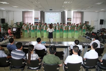 學校召開女子合唱團慶功座談會
