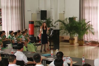 學校召開女子合唱團慶功座談會