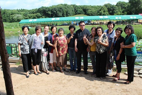 長春建筑學(xué)院舉辦消夏聯(lián)歡會 董事長親切慰問