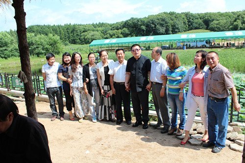 長春建筑學(xué)院舉辦消夏聯(lián)歡會 董事長親切慰問