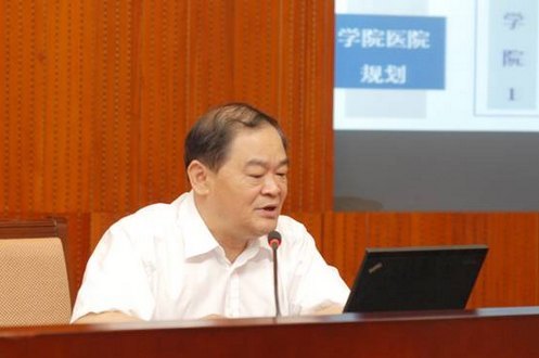 中南大學在教育部直屬高校“十二五”規劃審核意見反饋會上作經驗發言