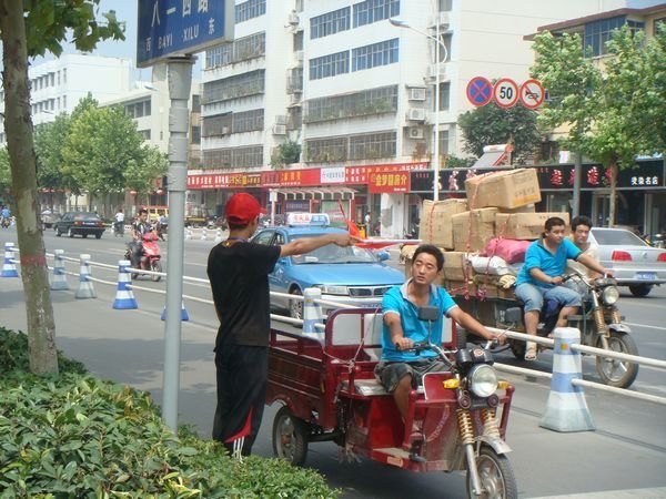 許昌學院積極參與許昌市“文明天使志愿服務行動”