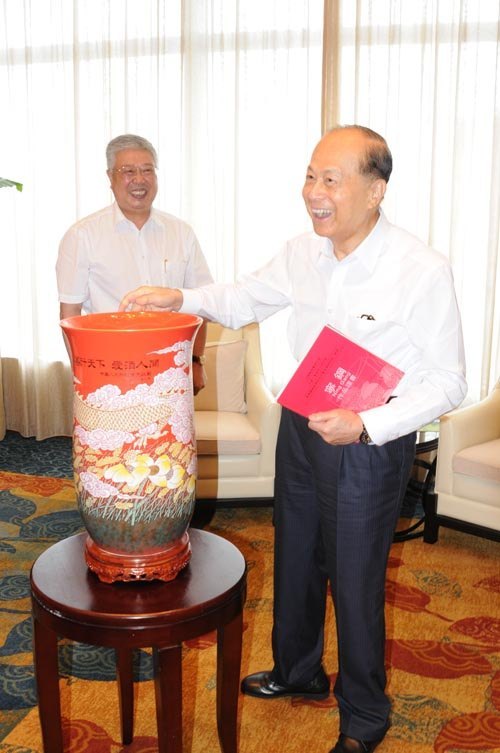 寧鋼教授為李嘉誠先生創作85歲壽辰賀禮