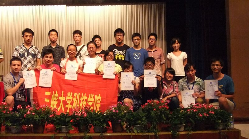 領(lǐng)導(dǎo)關(guān)懷鼓干勁 師生齊心創(chuàng)佳績