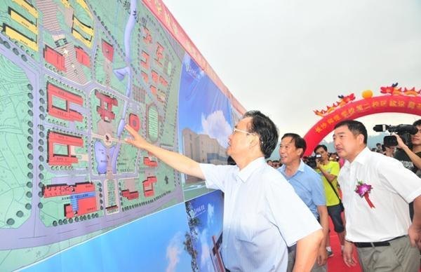 李友志副省長為長沙師范學(xué)校第二校區(qū)奠基并現(xiàn)場辦公