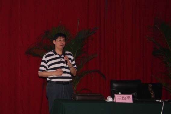 許昌學(xué)院舉行2012年暑期教學(xué)工作研討會(huì)