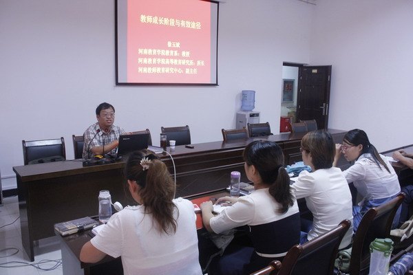 鄭州職業(yè)技術(shù)學(xué)院舉行新進(jìn)教師、輔導(dǎo)員崗前培訓(xùn)