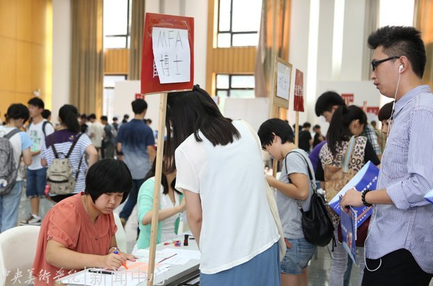 金秋時(shí)節(jié) 學(xué)院喜迎2012級新生