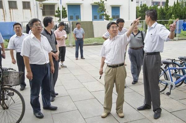 房紹坤一行調研暑期重點工程及新學期準備工作
