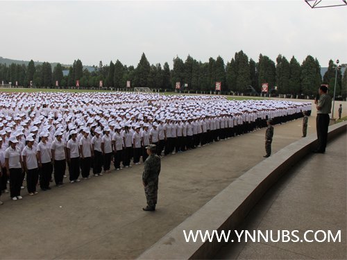 云南師范大學(xué)商學(xué)院隆重舉行2012級(jí)學(xué)生軍訓(xùn)開(kāi)訓(xùn)儀式