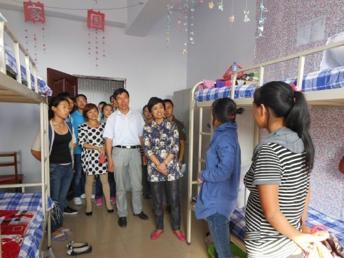 制藥與食品科學學院領導走訪新生寢室