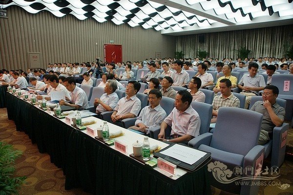 武漢工程大學百名化工專家掇刀行暨協同創新研討會在荊門召開