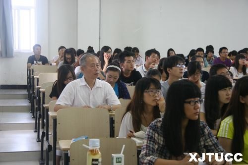 開(kāi)學(xué)第一天 教育教學(xué)秩序良好