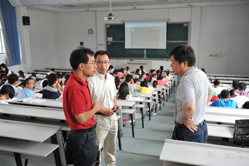 開學(xué)第一天學(xué)校教學(xué)秩序良好