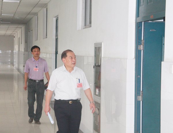 皖西學院領導檢查新學期第一天上課情況