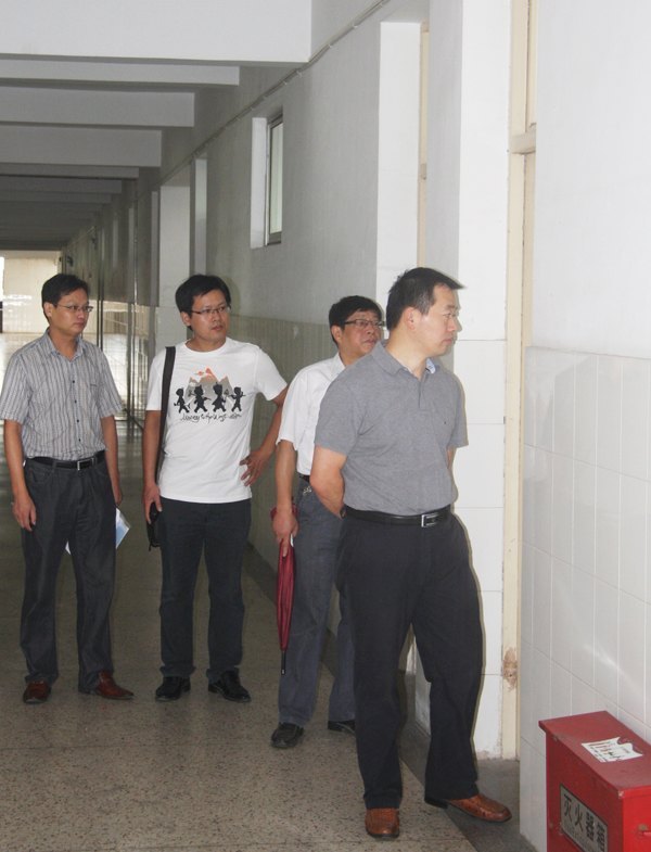 皖西學院領導檢查新學期第一天上課情況