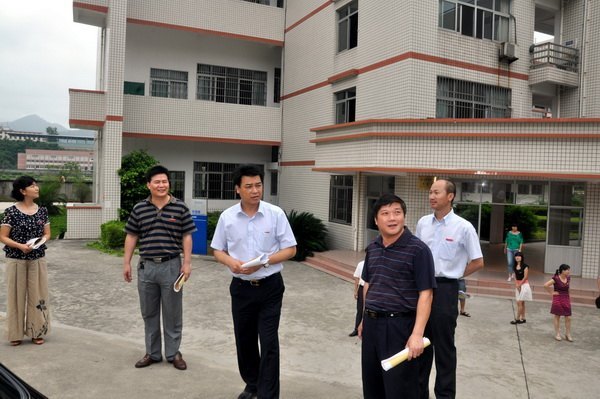 馬國防等校領導深入教學一線聽課