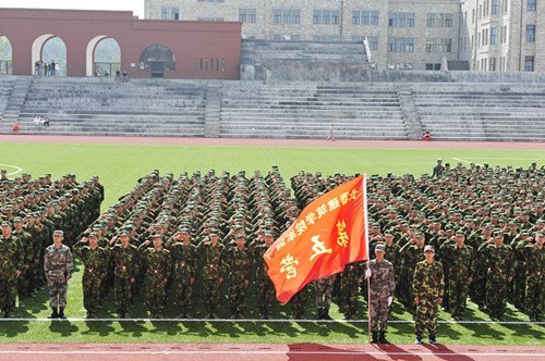 長春建筑學(xué)院2012級新生軍訓(xùn)開營儀式