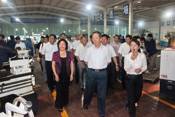 省人大常委會副主任蔣篤運一行蒞臨鄭州職業技術學院檢查指導工作