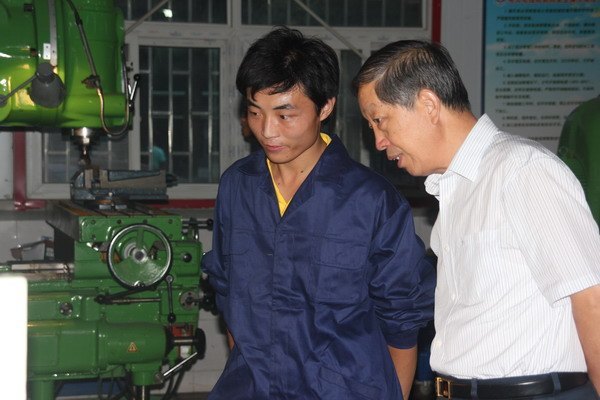 省人大常委會副主任蔣篤運一行蒞臨鄭州職業技術學院檢查指導工作