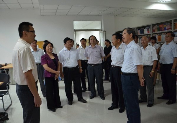 省人大常委會副主任蔣篤運一行蒞臨鄭州職業技術學院檢查指導工作