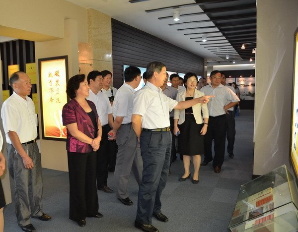 省人大常委會副主任蔣篤運一行蒞臨鄭州職業技術學院檢查指導工作