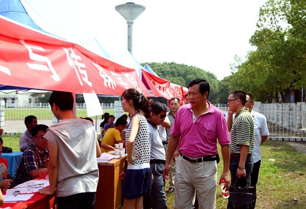 首批統(tǒng)招本科生今日?qǐng)?bào)到