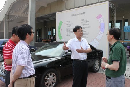 胡岳華副校長、高山副書記到迎新總站檢查準備工作