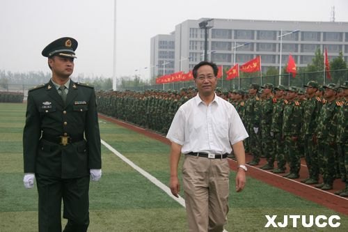 西安交通大學城市學院2012年學生軍事訓練總結表彰大會隆重召開