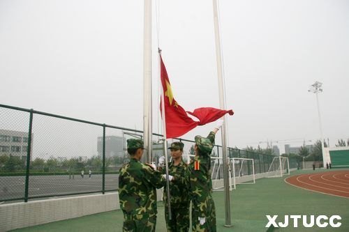 西安交通大學城市學院2012年學生軍事訓練總結表彰大會隆重召開