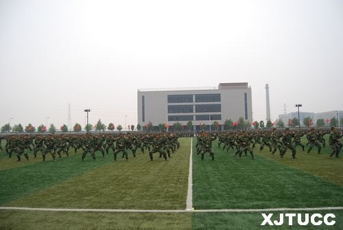 西安交通大學城市學院2012年學生軍事訓練總結表彰大會隆重召開